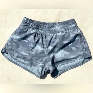🌿Athleta Girl Shorts 8/10 Medium Gray Camo